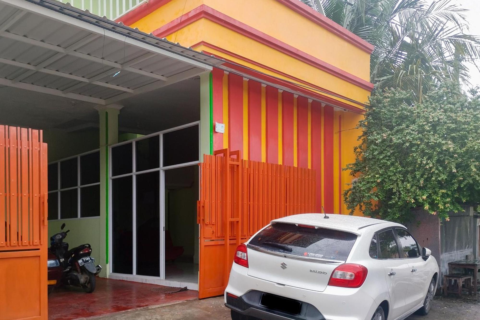 Reddoorz Syariah At Shakira Alesha Enggal Hotel Bandar Lampung Ngoại thất bức ảnh