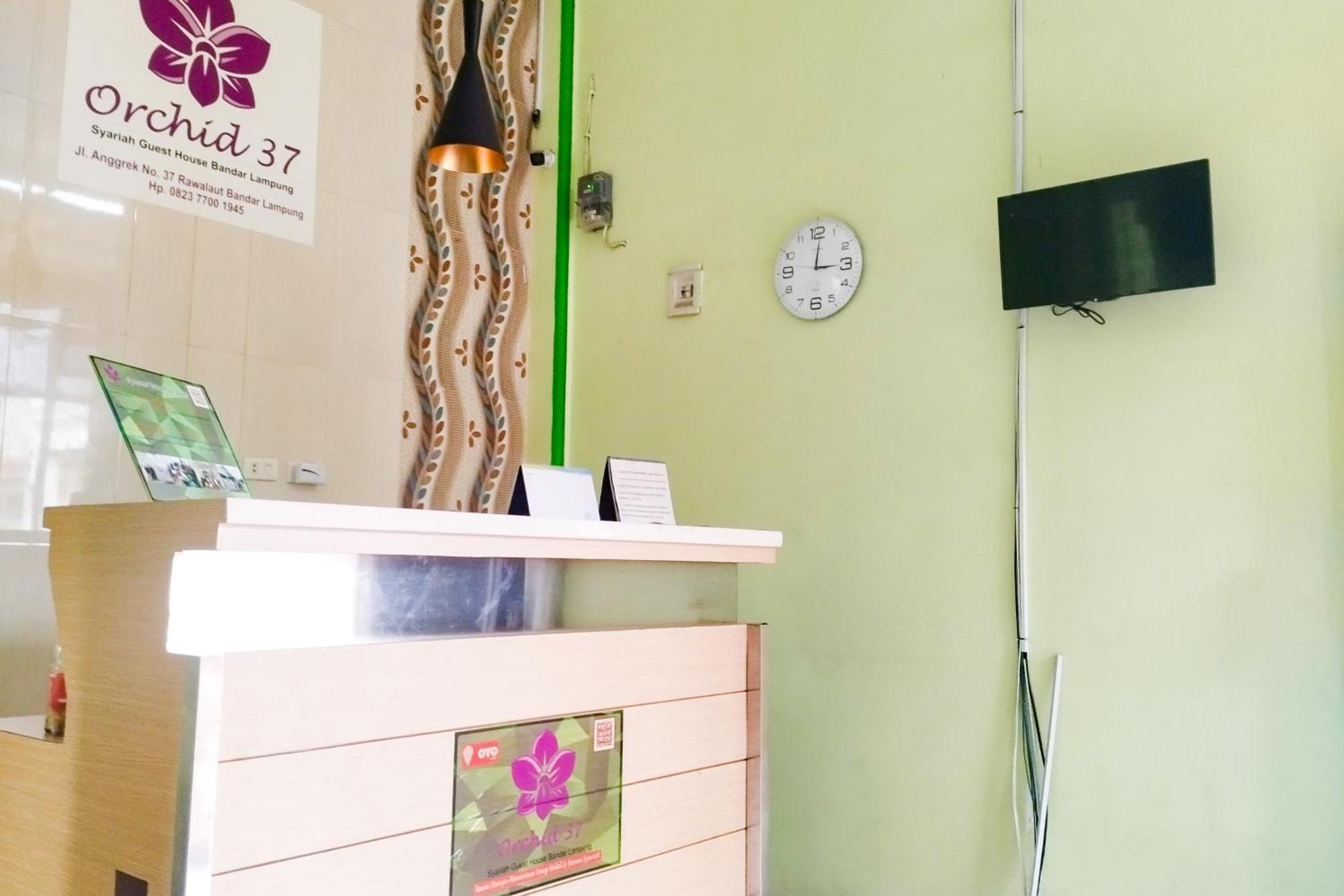 Reddoorz Syariah At Shakira Alesha Enggal Hotel Bandar Lampung Ngoại thất bức ảnh