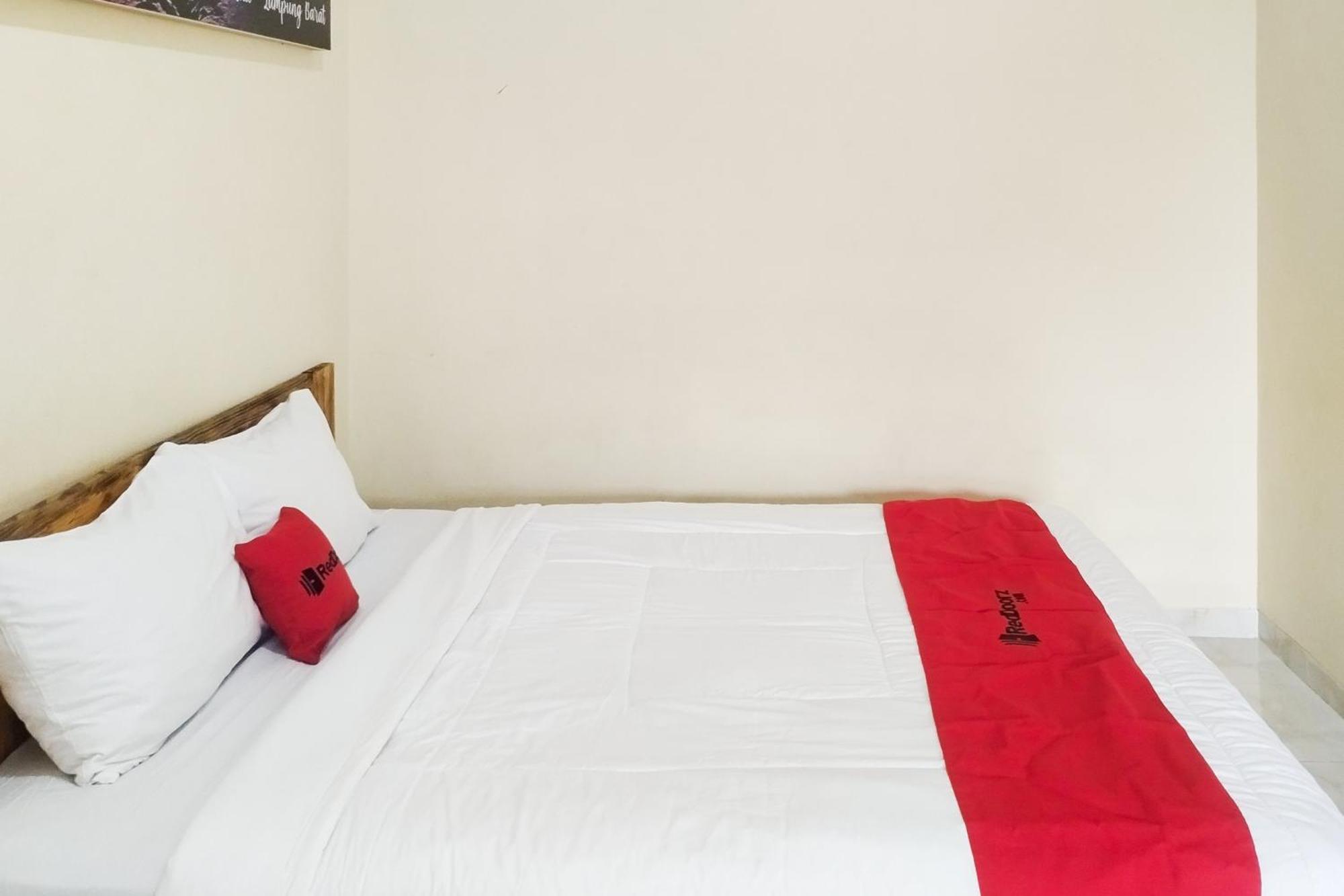 Reddoorz Syariah At Shakira Alesha Enggal Hotel Bandar Lampung Ngoại thất bức ảnh