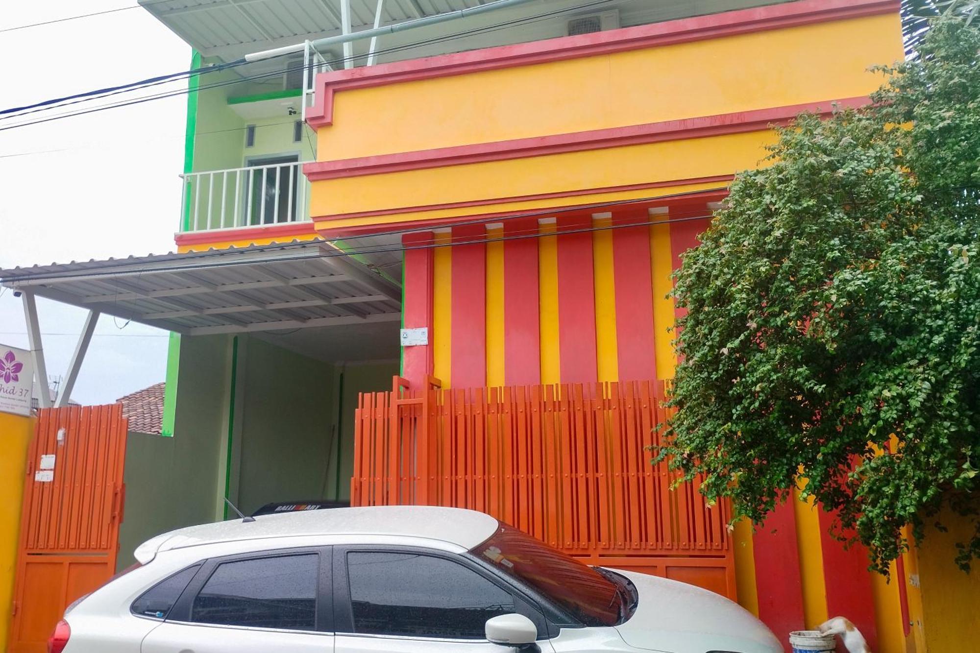 Reddoorz Syariah At Shakira Alesha Enggal Hotel Bandar Lampung Ngoại thất bức ảnh