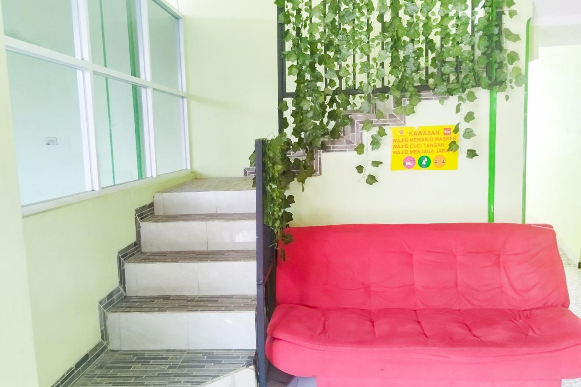 Reddoorz Syariah At Shakira Alesha Enggal Hotel Bandar Lampung Ngoại thất bức ảnh