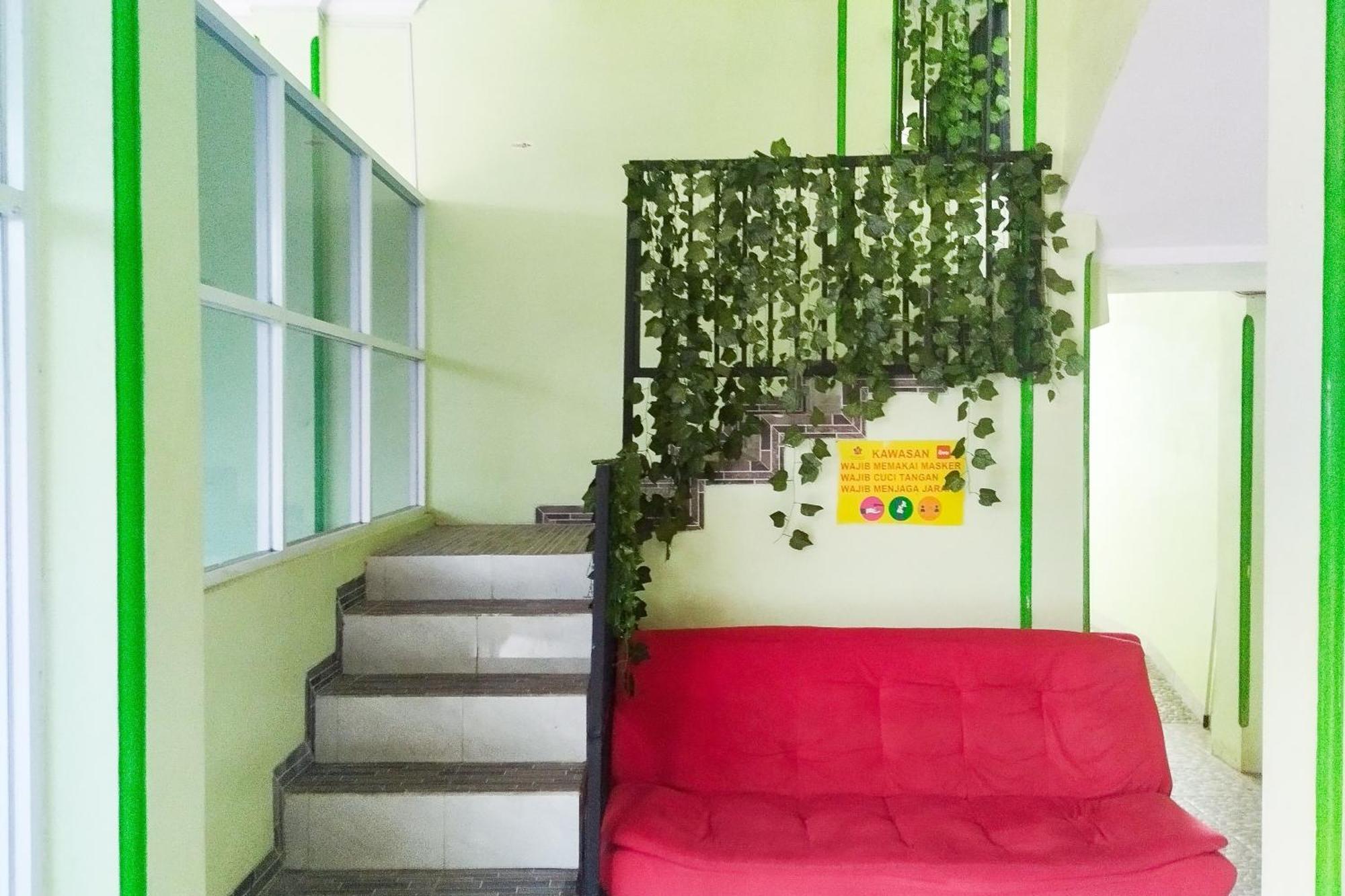 Reddoorz Syariah At Shakira Alesha Enggal Hotel Bandar Lampung Ngoại thất bức ảnh