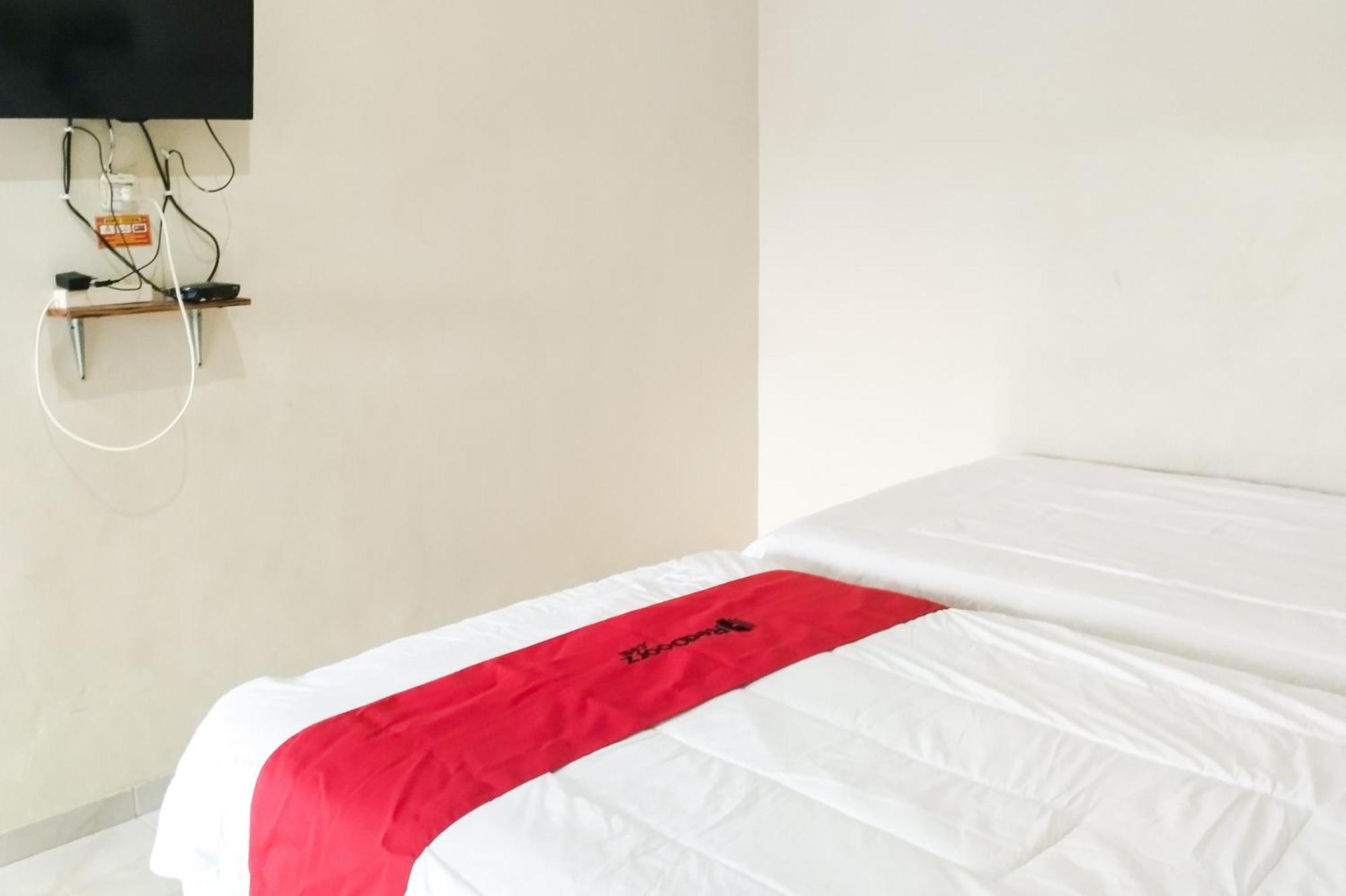 Reddoorz Syariah At Shakira Alesha Enggal Hotel Bandar Lampung Ngoại thất bức ảnh