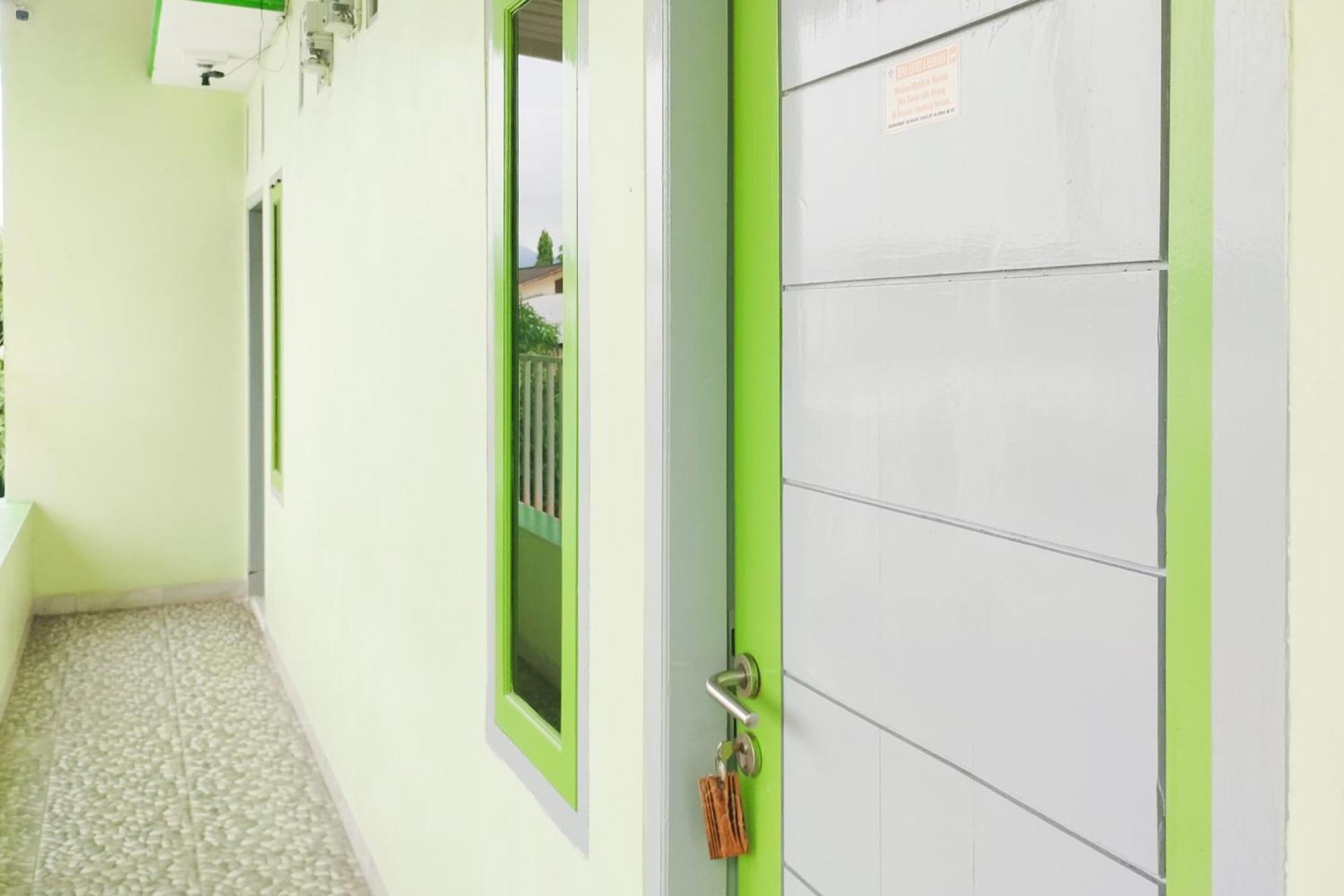 Reddoorz Syariah At Shakira Alesha Enggal Hotel Bandar Lampung Ngoại thất bức ảnh