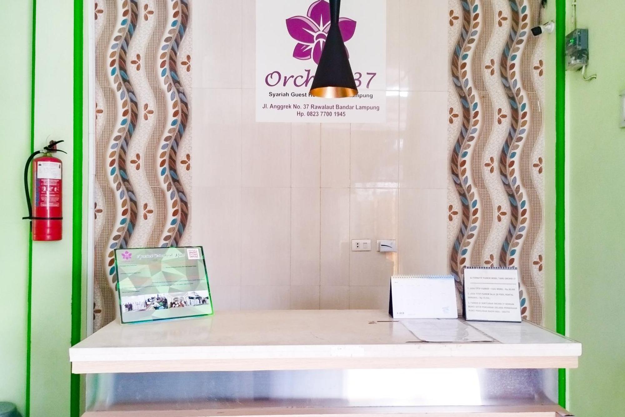 Reddoorz Syariah At Shakira Alesha Enggal Hotel Bandar Lampung Ngoại thất bức ảnh